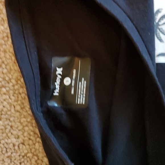 2 Hurley long sleeve shirts - Picture 2 of 4